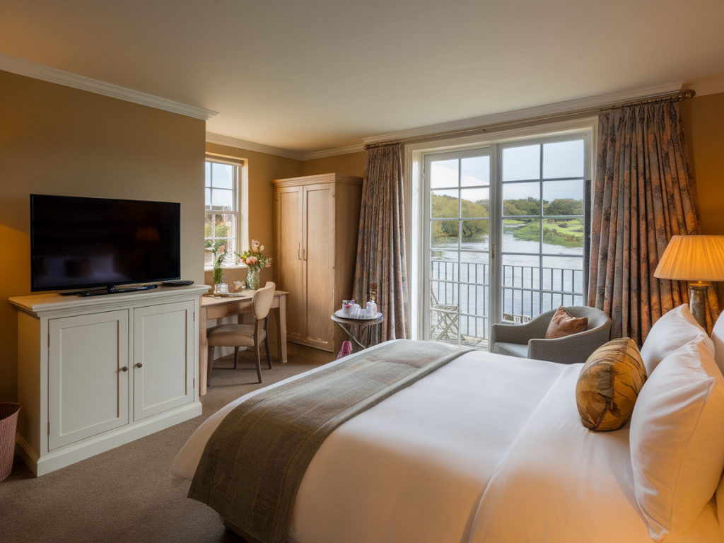 Is a riverside room at fevershamlodge co worth paying extra for? real comparisons of view, noise and comfort