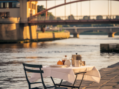 Which riverside breakfast on the ouse offers vegetarian full english under £12 and how to reserve it