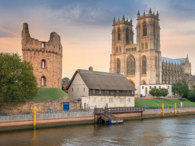 How to design a half-day historic york walking route starting from the riverside